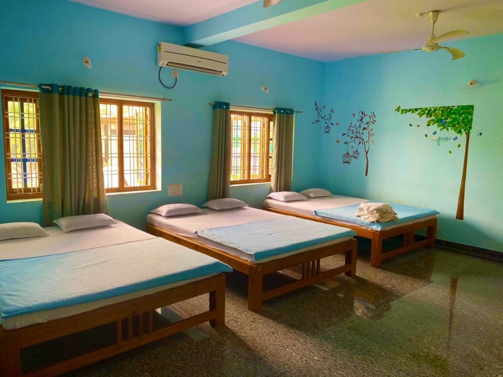white-petal-homestay-mydandeli-trip