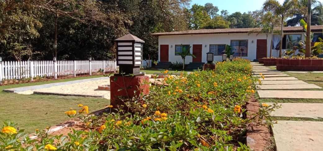 >Laguna River Resort